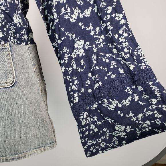 Freshman Blue/White Floral Print Crochet Trim Tie-Waist Blouse Size XS - Picture 4 of 6